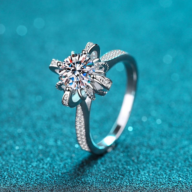 Frostbite's Embrace - Moissanite Snowflake Ring